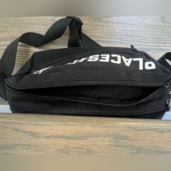 Places + Faces Shoulder Bag Black - Picture 2 of 8